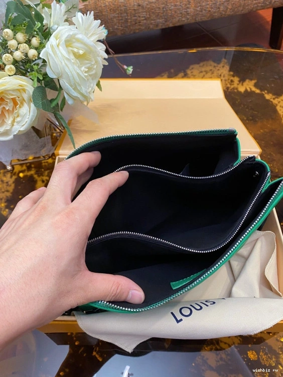 WIS LOUIS PM VUITTON COUSSIN 0128